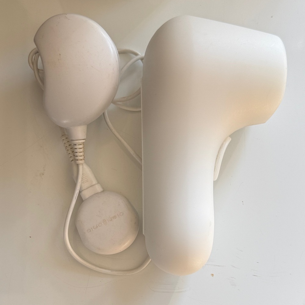 Clarisonic Mia 2 Brand new never used White Skincare Device